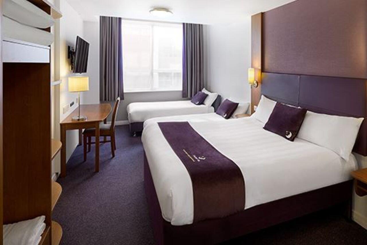 Premier Inn St. Neots Exteriör bild