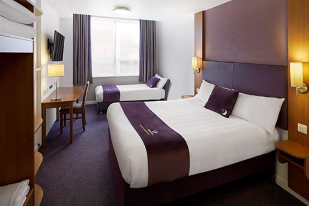 Premier Inn St. Neots Exteriör bild
