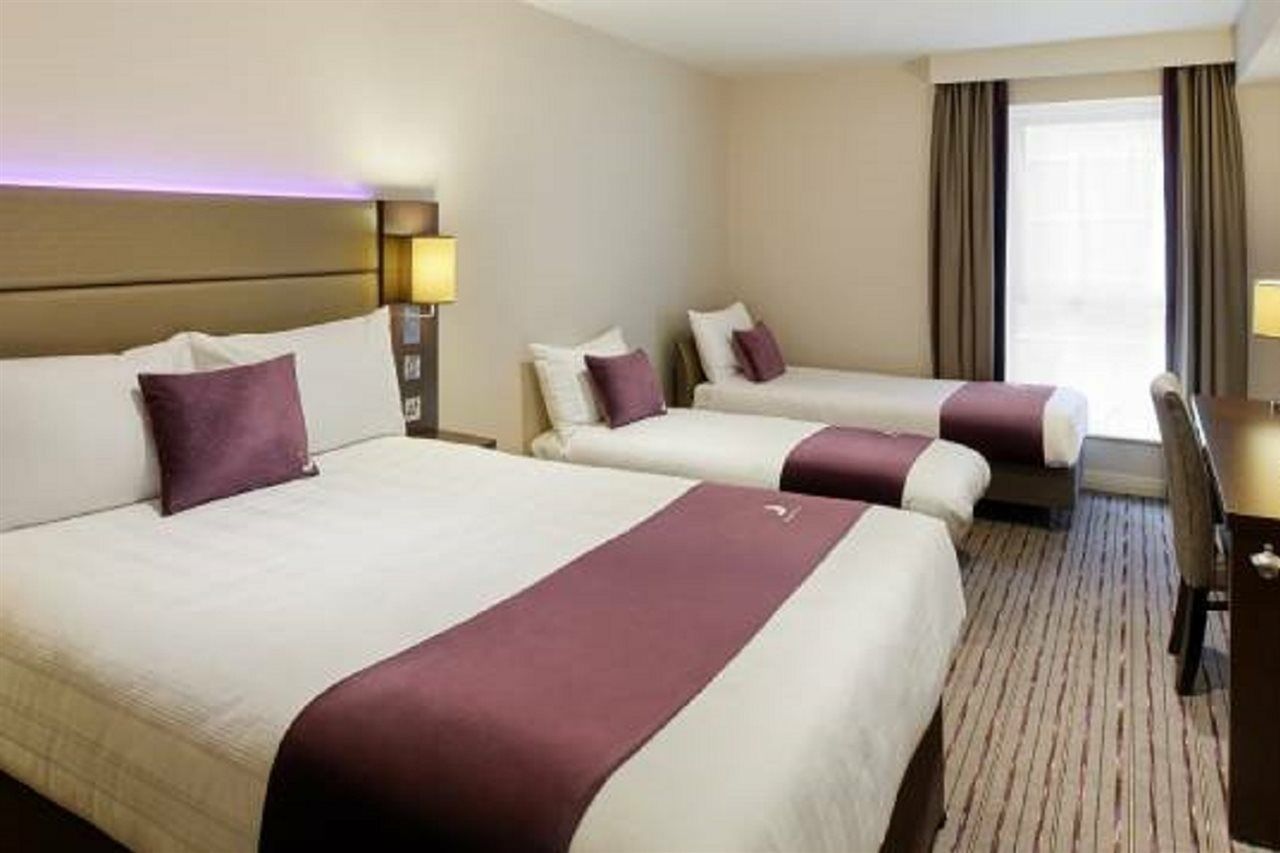 Premier Inn St. Neots Exteriör bild